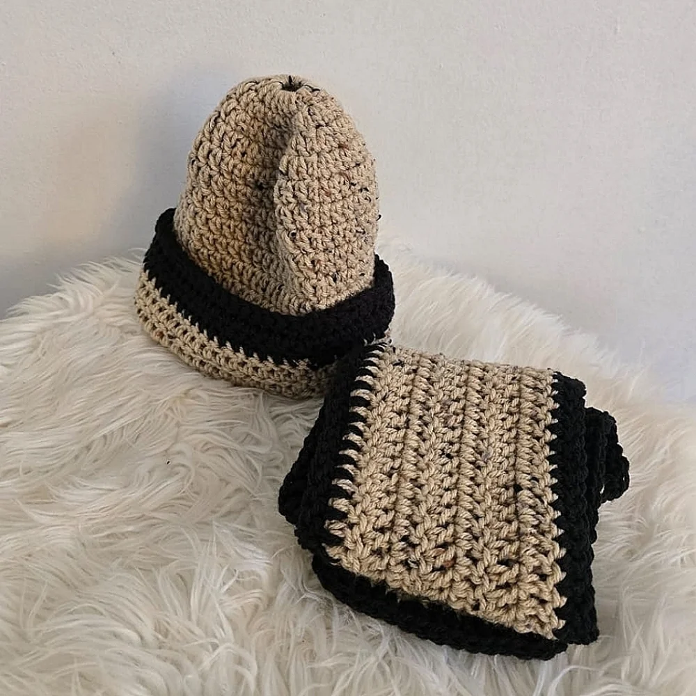 Hand Knitted Tan And Black Hat And Scarf🌴
